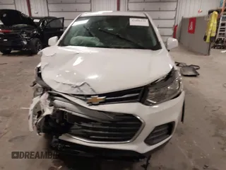 2020 Chevrolet Trax LS z VIN KL7CJKSB0LB318257, wystawiony jako IAAI lot #42080139 z przebiegiem 59 616 mil mil oraz . Historia ofert i sprzedaży dostępna na DreamBid. Obrazek 12.
