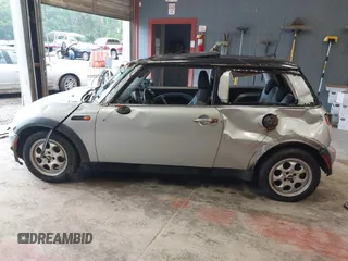 2005 MINI Hardtop с VIN WMWRC33445TJ65289, выставлен на аукционе IAAI как лот 42358377 с пробегом 184 367 миль миль и . История ставок и продаж доступна на DreamBid. Изображение 14.
