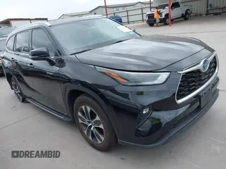 2021 Toyota Highlander Hybrid XLE z VIN 5TDGARAH6MS504009, wystawiony jako IAAI lot #42181777 z przebiegiem 132 231 mil mil oraz . Historia ofert i sprzedaży dostępna na DreamBid. Obrazek 1.