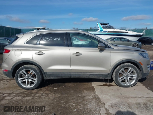 2015 Lincoln MKC z VIN 5LMCJ2A96FUJ47386, wystawiony jako IAAI lot #41525018 z przebiegiem 97 670 mil mil oraz . Historia ofert i sprzedaży dostępna na DreamBid. Obrazek 13.