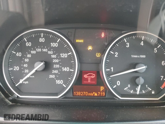 2010 BMW 1 Series 128i z VIN WBAUL7C53AVJ77295, wystawiony jako Copart lot #86122734 z przebiegiem 138 270 mil mil oraz Szkoda całkowita • Salvage title. Historia ofert i sprzedaży dostępna na DreamBid. Obrazek 9.