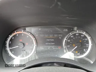 2024 Toyota Highlander LE z VIN 5TDKDRBH2RS553666, wystawiony jako Copart lot #57512875 z przebiegiem 44 772 mil mil oraz Czysty tytuł • Clean title. Historia ofert i sprzedaży dostępna na DreamBid. Obrazek 9.