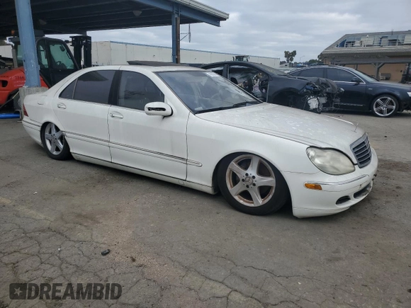 2005 Mercedes-Benz S-Class 5.0L with VIN WDBNG75J45A440752, listed as a Copart auction lot 43256945 with 9,068 mi miles and Clean Title. Bid and sale history available at carsss.com. Image 4.