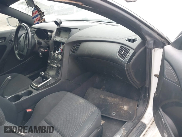 2013 Hyundai Genesis Coupe Premium z VIN KMHHT6KD8DU105635, wystawiony jako IAAI lot #41708059 z przebiegiem 140 893 mil mil oraz . Historia ofert i sprzedaży dostępna na DreamBid. Obrazek 5.