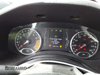 2020 Jeep Renegade Jeepster z VIN ZACNJAAB8LPL65367, wystawiony jako IAAI lot #41938232 z przebiegiem 100 177 mil mil oraz . Historia ofert i sprzedaży dostępna na DreamBid. Obrazek 7.