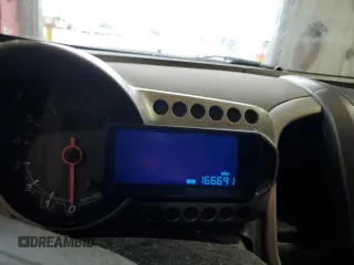 2014 Chevrolet Sonic LT z VIN 1G1JC5SH1E4118997, wystawiony jako Copart lot #70792334 z przebiegiem 166 691 mil mil oraz Szkoda całkowita • Salvage title. Historia ofert i sprzedaży dostępna na DreamBid. Obrazek 9.