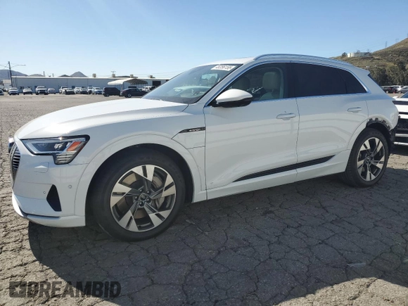2021 Audi e-tron Prestige z VIN WA1VAAGE8MB040051, wystawiony jako Copart lot #46356155 z przebiegiem 33 501 mil mil oraz Szkody całkowita. Historia ofert i sprzedaży dostępna na DreamBid. Obrazek 1.
