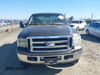 2006 Ford F-250 XL z VIN 1FTSW21P16ED75714, wystawiony jako IAAI lot #42029148 z przebiegiem Nie podano mil oraz . Historia ofert i sprzedaży dostępna na DreamBid. Obrazek 12.