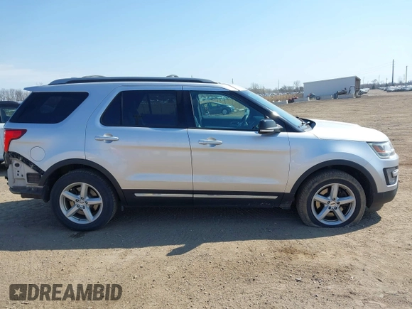 2017 Ford Explorer XLT with VIN 1FM5K8D85HGC53358, listed as a IAAI auction lot 42042665 with 97,807 mi miles and . Bid and sale history available at carsss.com. Image 13.