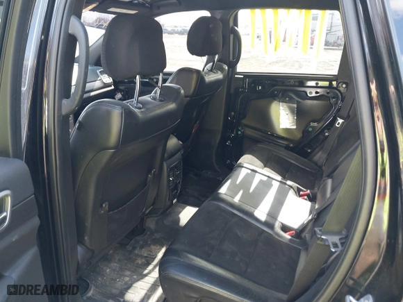 2018 Jeep Grand Cherokee Laredo E with VIN 1C4RJFAG8JC453706, listed as a IAAI auction lot 41688655 with 116,965 mi miles. Bid and sale history available at carsss.com. Image 8.