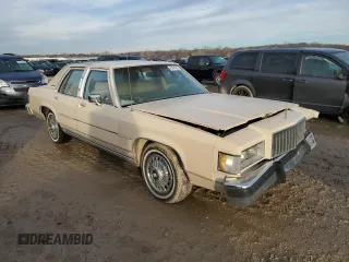 1987 Mercury Grand Marquis GS z VIN 2MEBM74F9HX714211, wystawiony jako Copart lot #43594205 z przebiegiem 26 933 mil mil oraz Szkody całkowita. Historia ofert i sprzedaży dostępna na DreamBid. Obrazek 4.