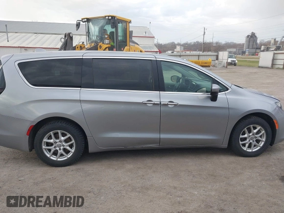 2018 Chrysler Pacifica Touring with VIN 2C4RC1DGXJR177738, listed as a IAAI auction lot 41895939 with 194,788 mi miles and . Bid and sale history available at DreamBid. Image 13.
