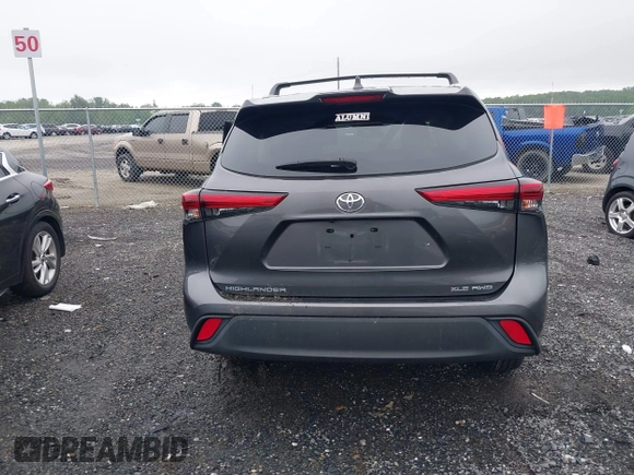 2021 Toyota Highlander XLE with VIN 5TDGZRBH3MS077976, listed as a IAAI auction lot 42265085 with 60,828 mi miles and . Bid and sale history available at DreamBid. Image 16.