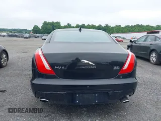 2016 Jaguar XJ Portfolio z VIN SAJWJ2GD0G8V97045, wystawiony jako IAAI lot #42410272 z przebiegiem 101 116 mil mil oraz . Historia ofert i sprzedaży dostępna na DreamBid. Obrazek 16.