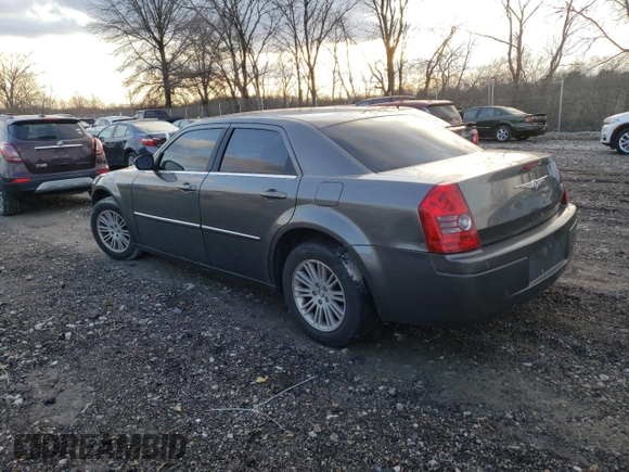 2009 Chrysler 300 z VIN 2C3LA43D49H637017, wystawiony jako Copart lot #86786114 z przebiegiem 157 691 mil mil oraz Czysty tytuł • Clean title. Historia ofert i sprzedaży dostępna na DreamBid. Obrazek 2.