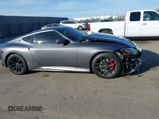 2024 Nissan Z Performance с VIN JN1BZ4BH6RM362352, выставлен на аукционе IAAI как лот 41141551 с пробегом 34 507 миль миль и . История ставок и продаж доступна на DreamBid. Изображение 14.