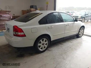 2006 Volvo S40 2.4L with VIN YV1MS382162211010, listed as a IAAI auction lot 41832484 with 187,937 mi miles. Bid and sale history available at carsss.com. Image 4.