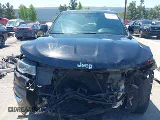 2018 Jeep Grand Cherokee Laredo E z VIN 1C4RJEAG9JC131344, wystawiony jako IAAI lot #42218060 z przebiegiem 126 639 mil mil oraz . Historia ofert i sprzedaży dostępna na DreamBid. Obrazek 6.
