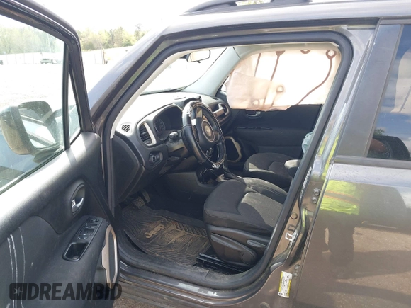 2017 Jeep Renegade Latitude z VIN ZACCJBBB7HPG31581, wystawiony jako IAAI lot #41933910 z przebiegiem 153 217 mil mil oraz . Historia ofert i sprzedaży dostępna na DreamBid. Obrazek 5.