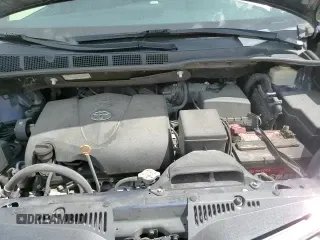 2018 Toyota Sienna XLE with VIN 5TDYZ3DC8JS957795, listed as a Copart auction lot 82161055 with 73,630 mi miles and Salvage title. Bid and sale history available at DreamBid. Image 16.