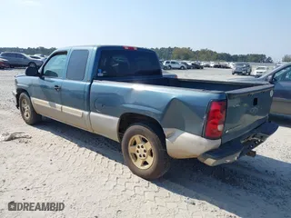 2006 Chevrolet Silverado 1500 LT1 with VIN 1GCEC19V36Z115777, listed as a IAAI auction lot 40671763 with 355,636 mi miles. Bid and sale history available at carsss.com. Image 3.