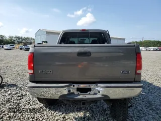 2003 Ford F-250 XL z VIN 1FTNW21F93EA13341, wystawiony jako Copart lot #59484025 z przebiegiem Nie podano mil oraz Szkoda całkowita • Salvage title. Historia ofert i sprzedaży dostępna na DreamBid. Obrazek 6.