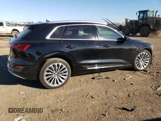 2019 Audi e-tron Prestige z VIN WA1VAAGE1KB010323, wystawiony jako Copart lot #68242952 z przebiegiem 27 138 mil mil oraz . Historia ofert i sprzedaży dostępna na DreamBid. Obrazek 3.