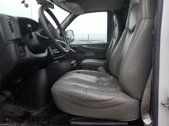 2006 Chevrolet Express Cargo Van with VIN 1GCGG25V061171537, listed as a Copart auction lot 44305285 with 98,495 mi miles and Salvage Title. Bid and sale history available at carsss.com. Image 7.