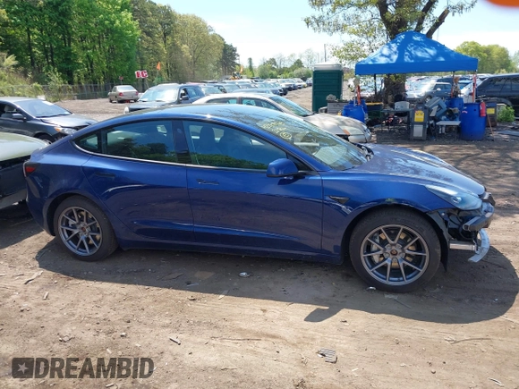 2022 Tesla Model 3 Long Range z VIN 5YJ3E1EB7NF180049, wystawiony jako IAAI lot #42188963 z przebiegiem 18 604 mil mil oraz . Historia ofert i sprzedaży dostępna na DreamBid. Obrazek 13.