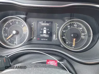 2020 Jeep Cherokee Altitude с VIN 1C4PJMLB1LD525968, выставлен на аукционе IAAI как лот 42257325 с пробегом 52 775 миль миль и . История ставок и продаж доступна на DreamBid. Изображение 7.