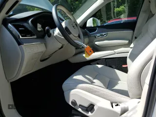 2025 Volvo XC90 Plus with VIN YV4062PEXS1335353, listed as a Copart auction lot 62698635 with 3,168 mi miles and Salvage title. Bid and sale history available at DreamBid. Image 7.