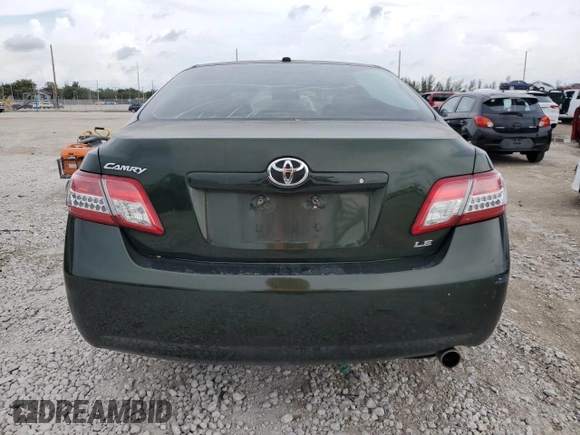 2010 Toyota Camry z VIN 4T1BF3EK4AU570933, wystawiony jako Copart lot #52262475 z przebiegiem 166 277 mil mil oraz Czysty tytuł • Clean title. Historia ofert i sprzedaży dostępna na DreamBid. Obrazek 6.
