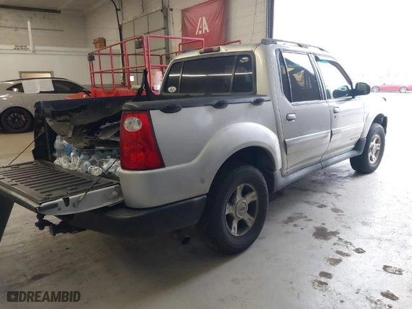 2002 Ford Explorer Sport Trac Value with VIN 1FMZU77E32UB44347, listed as a IAAI auction lot 41004437 with 316,279 mi miles. Bid and sale history available at carsss.com. Image 4.