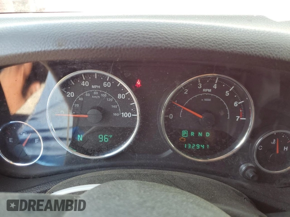 2014 Jeep Wrangler Sport z VIN 1C4AJWAG2EL147510, wystawiony jako Copart lot #62452445 z przebiegiem 132 941 mil mil oraz Czysty tytuł • Clean title. Historia ofert i sprzedaży dostępna na DreamBid. Obrazek 9.