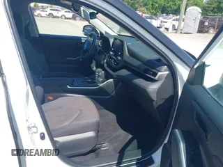 2022 Toyota Highlander L z VIN 5TDCZRBHXNS184202, wystawiony jako IAAI lot #42292281 z przebiegiem 15 141 mil mil oraz . Historia ofert i sprzedaży dostępna na DreamBid. Obrazek 5.
