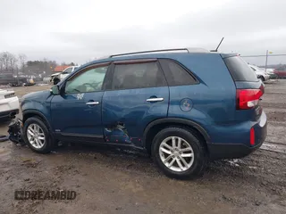 2015 Kia Sorento LX with VIN 5XYKTDA67FG605596, listed as a IAAI auction lot 41501271 with 95,122 mi miles. Bid and sale history available at carsss.com. Image 15.