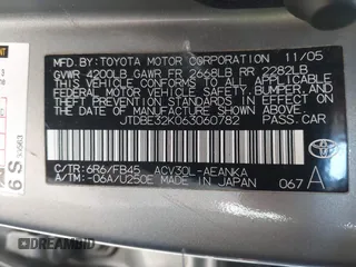 2006 Toyota Camry STD z VIN JTDBE32K063060782, wystawiony jako IAAI lot #42105775 z przebiegiem 304 961 mil mil oraz . Historia ofert i sprzedaży dostępna na DreamBid. Obrazek 9.