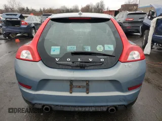 2012 Volvo C30 z VIN YV1672MK8C2277351, wystawiony jako Copart lot #82423314 z przebiegiem 217 198 mil mil oraz Szkoda całkowita • Salvage title. Historia ofert i sprzedaży dostępna na DreamBid. Obrazek 6.