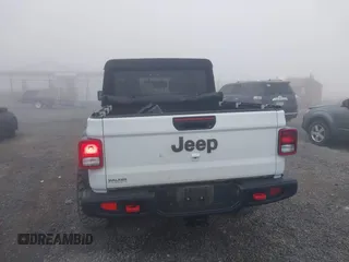 2022 Jeep Gladiator Rubicon z VIN 1C6JJTBG3NL111054, wystawiony jako IAAI lot #40793144 z przebiegiem 40 115 mil mil oraz . Historia ofert i sprzedaży dostępna na DreamBid. Obrazek 17.