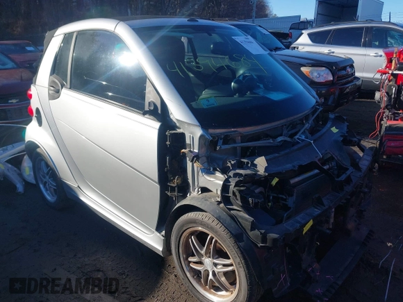 2009 Smart fortwo Passion z VIN WMEEK31X59K275024, wystawiony jako IAAI lot #41394684 z przebiegiem 71 950 mil mil oraz . Historia ofert i sprzedaży dostępna na DreamBid. Obrazek 1.