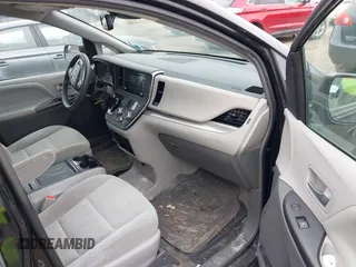 2018 Toyota Sienna LE Auto Access Seat with VIN 5TDKZ3DC8JS929730, listed as a IAAI auction lot 41898547 with 88,043 mi miles. Bid and sale history available at carsss.com. Image 5.