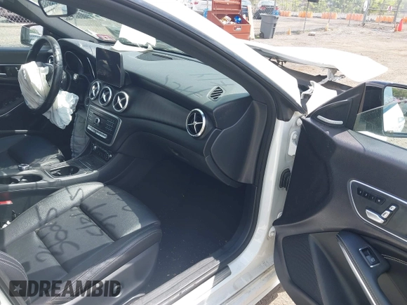 2019 Mercedes-Benz CLA 250 z VIN WDDSJ4EB3KN724820, wystawiony jako IAAI lot #42201889 z przebiegiem Nie podano mil oraz . Historia ofert i sprzedaży dostępna na DreamBid. Obrazek 5.
