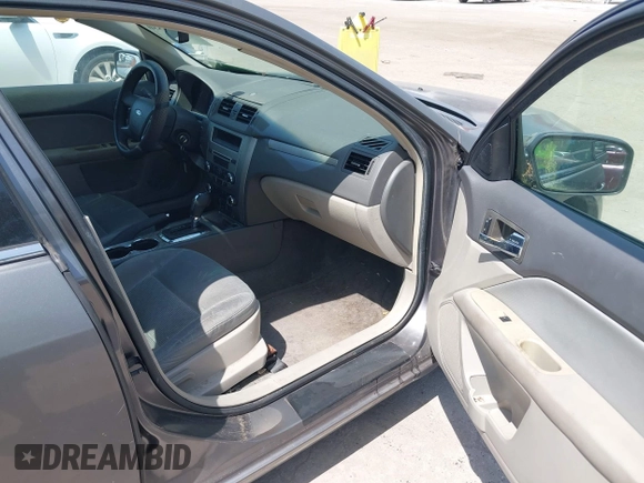 2012 Ford Fusion SE with VIN 3FAHP0HA4CR203446, listed as a IAAI auction lot 42093330 with 185,703 mi miles. Bid and sale history available at carsss.com. Image 5.