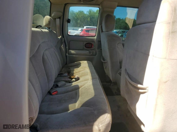 2002 GMC Sierra 1500 SLE with VIN 2GTEC19V221415765, listed as a Copart auction lot 57621414 with 205,416 mi miles and Salvage Title. Bid and sale history available at carsss.com. Image 10.