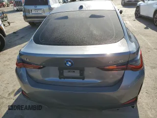 2024 BMW i4 eDrive35 z VIN WBY43AW07RFS38250, wystawiony jako Copart lot #52638435 z przebiegiem 11 567 mil mil oraz Szkody całkowita. Historia ofert i sprzedaży dostępna na DreamBid. Obrazek 6.