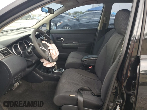 2008 Nissan Versa S z VIN 3N1BC13E58L447065, wystawiony jako Copart lot #52380355 z przebiegiem 151 681 mil mil oraz Szkoda całkowita • Salvage title. Historia ofert i sprzedaży dostępna na DreamBid. Obrazek 7.