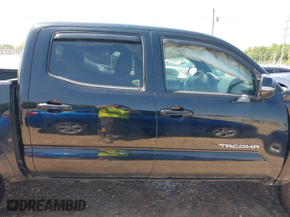 2017 Toyota Tacoma SR5 z VIN 5TFAZ5CNXHX048879, wystawiony jako IAAI lot #42157227 z przebiegiem 119 932 mil mil oraz . Historia ofert i sprzedaży dostępna na DreamBid. Obrazek 13.