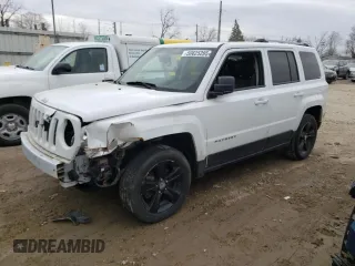 2016 Jeep Patriot Latitude with VIN 1C4NJRFBXGD597273, listed as a Copart auction lot 50625205 with 157,969 mi miles and Salvage Title. Bid and sale history available at carsss.com. Image 1.