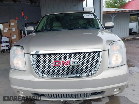 2008 GMC Yukon Denali z VIN 1GKFK63888J229013, wystawiony jako IAAI lot #42086570 z przebiegiem 202 439 mil mil oraz . Historia ofert i sprzedaży dostępna na DreamBid. Obrazek 6.