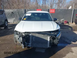2019 Volkswagen Jetta GLI S z VIN 3VW6T7BU7KM236894, wystawiony jako IAAI lot #41499098 z przebiegiem 107 795 mil mil oraz . Historia ofert i sprzedaży dostępna na DreamBid. Obrazek 12.